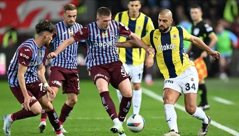 Fenerbahçe ve Trabzonspor'un Kadıköy'deki Derbi Mücadelesi: Muhtemel 11'ler Açıklandı!