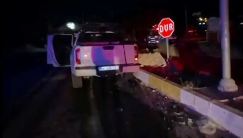 İzmir’deki Trafik Kazasında 7 Kişi Yaralandı: Kamyonet ve Hafif Ticari Araç Çarpıştı