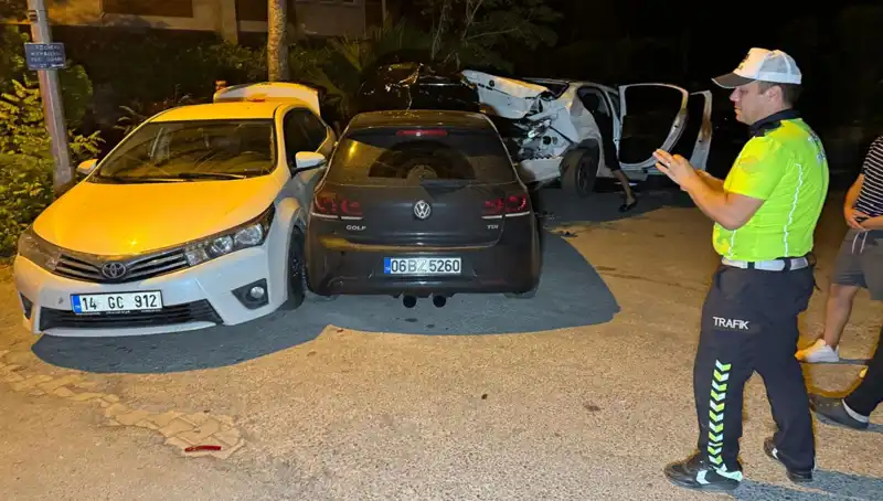 Alkollü Sürücü Sokağı Korku Sarmalına Sürükledi: Üç Araç İle Çarpışma!