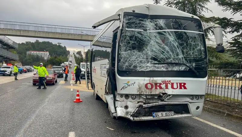 Uşak’ta İşçi Servisleri Çarpıştı: Kaza Anında Panik Var!