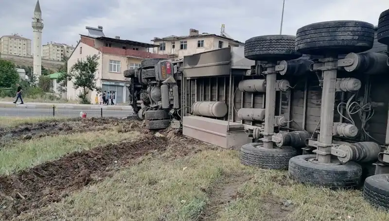 Erzurum'da Freni Boşalan TIR'ın Yıktığı Dehşet: Kaza Anları Kamerada