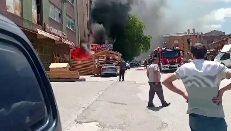 Ankara’da Korkutan Yangın: Birçok İş Yeri Alev Alev Yandı