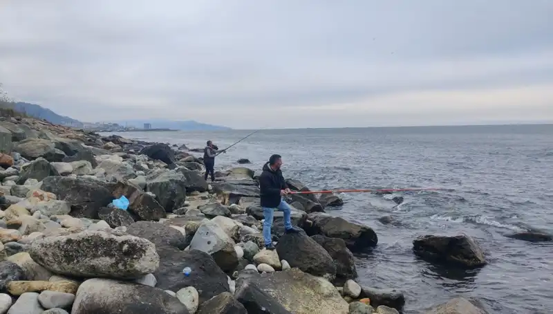 Kafesten Kaçan 2 Ton Levrek Denize Dağıldı: Sahilde Büyük Kalabalık