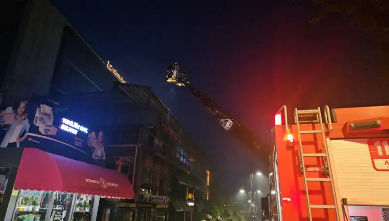 Beşiktaş'taki Üç Katlı Restoranda Korkutan Yangın: Olayın Detayları
