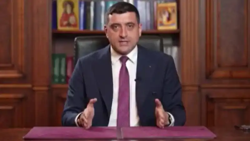 Romanya’da Seçimlerin İlk Turunda Aşırı Sağcı Aday Kayıt Dışı Avantajlar Sağlıyor