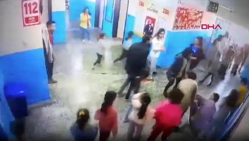Bayılan Öğrenciyi Müdür Yardımcısı Hayata Döndürdü
