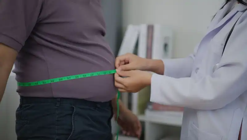 24 Yaşındaki Genç, Sadece İki Besin Bırakınca 47 Kilo Verdi
