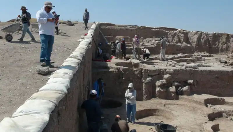 Kilis Oylum Höyük'te Kazılar, Sıcak Havaya Rağmen Devam Ediyor!