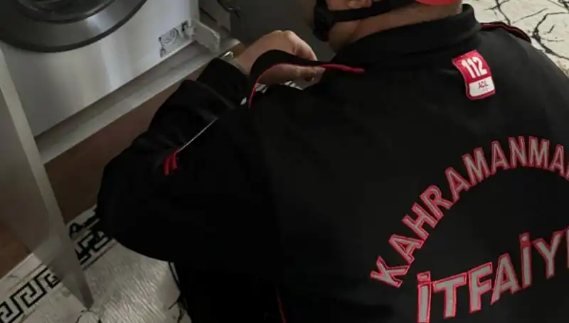 Çamaşır Makinesine Giren Kedi, İtfaiyenin Kahramanlığıyla Kurtarıldı