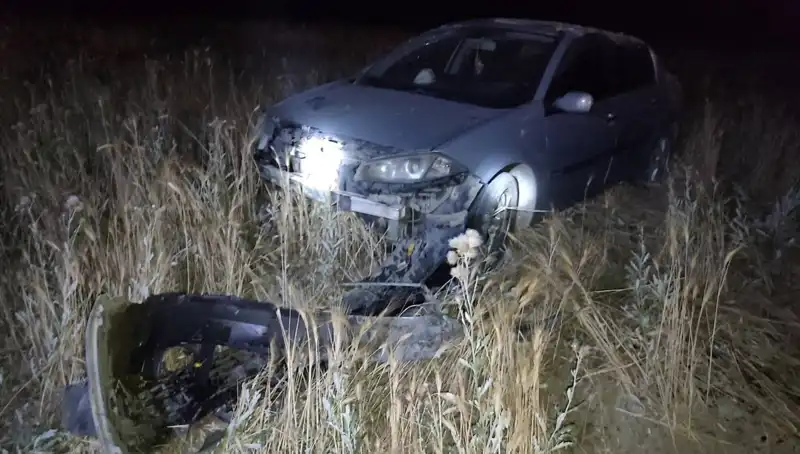 Burdur’da Otomobil Tarlaya Uçtu: İki Yaralı ve Olayın Ayrıntıları