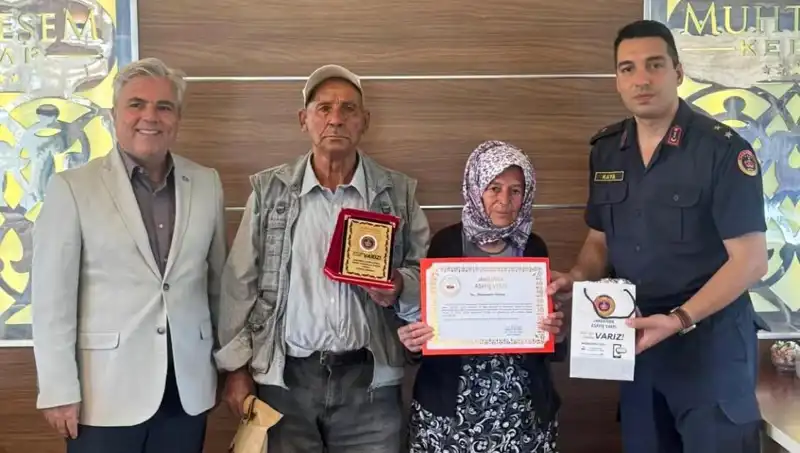 İhtiyaç Sahiplerine Umut Oldular: Jandarmaya Ev Bağışlayan Aile