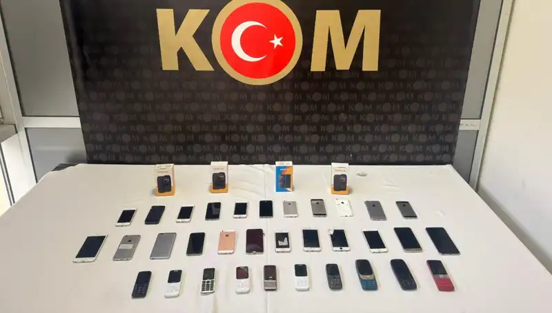 Gümrük Kaçağı 37 Cep Telefonu Yakalandı: Olayda Neler Yaşandı?