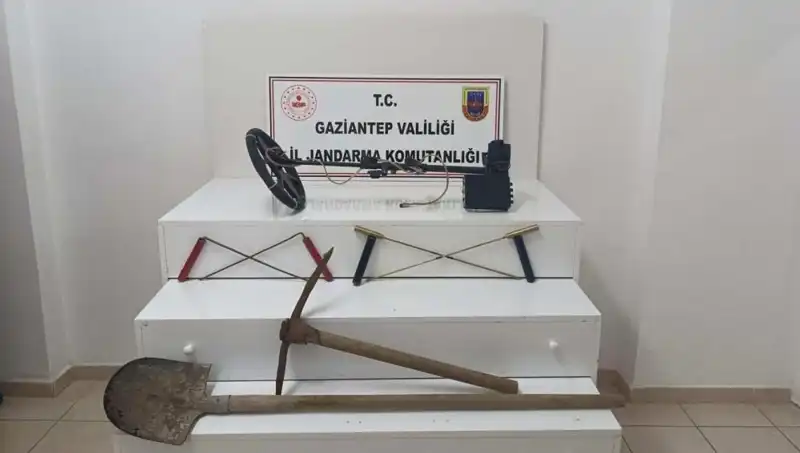 Definecilere Sukayet: Kaçak Kazı Yapan İki Kişi Gözaltına Alındı
