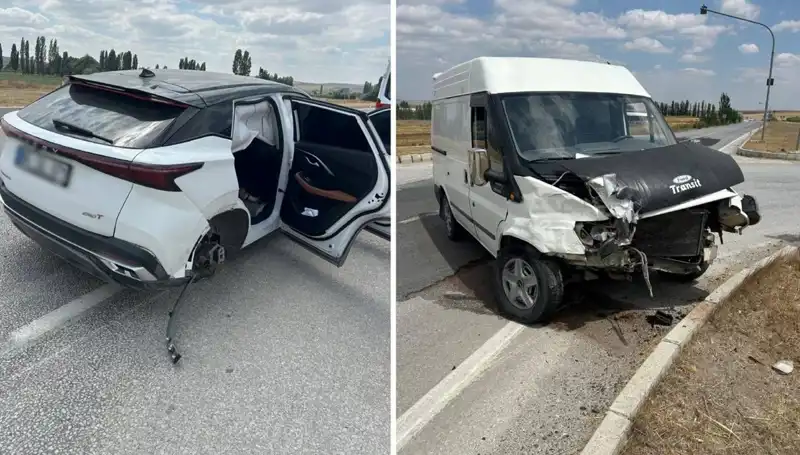 Çorum’da Feci Kaza! İki Araç Kafa Kafaya Çarpıştı