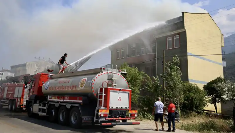 Çatı Katı Yangını, Mahallede Korku Dolu Anlara Sebep Oldu
