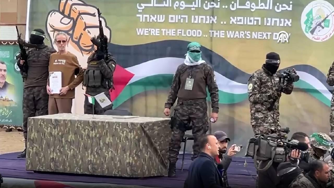 Hamas İsrail ile Esir Takasında 3 İsrailli Erkeği Kızılhaç'a Teslim Etti