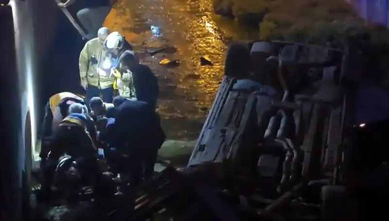 Kaçan Sürücü Yaralıyı Bıraktı, İtfaiye Hayat Kurtardı!