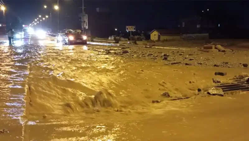 Konya ve Ankara'da Beklenmedik Sel Felaketi: Hayat Durma Noktasında