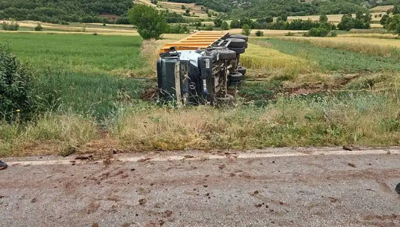 Tokat’ta Devrilen Kamyon Feci Kazaya Yol Açtı: Şoför Hayatını Kaybetti
