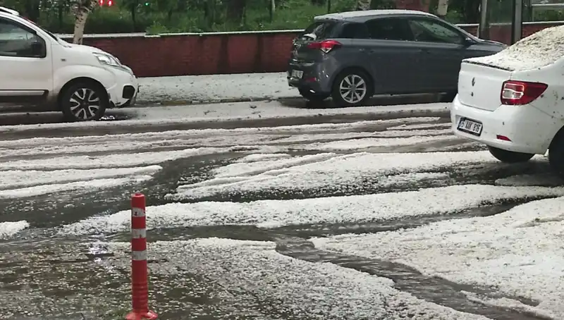 Ardahan'daki Dolunun Ardından Şehir Bembeyaz Bir Manzaraya Büründü