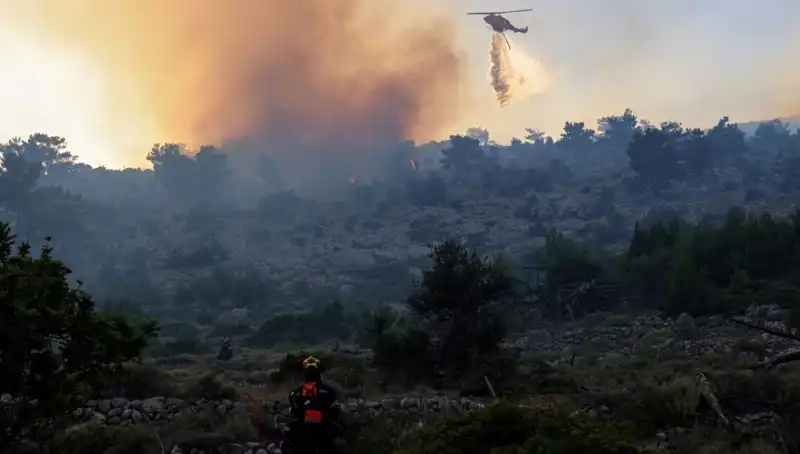 Eğriboz Adası’ndaki Yangın Alarmı: İki Köy Nihayet Tahliye Edildi