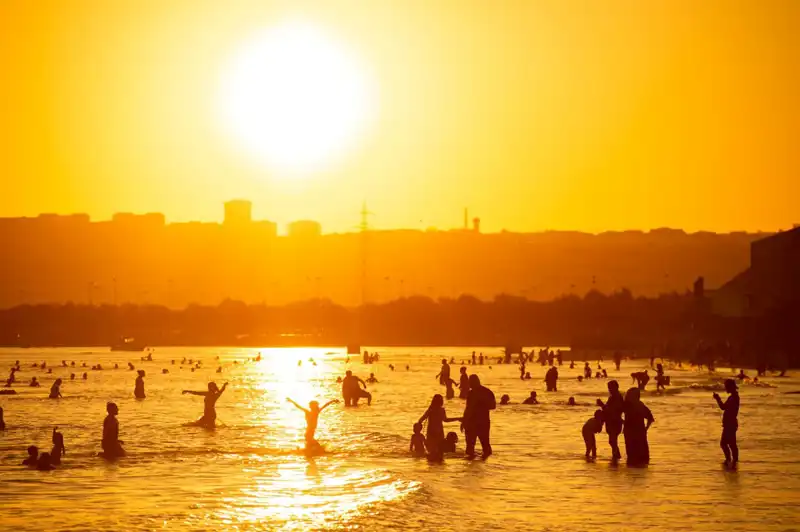 İstanbul'da Sıcak Hava Dalgası: Temmuz Gibi Bir Pazar Bizi Bekliyor!
