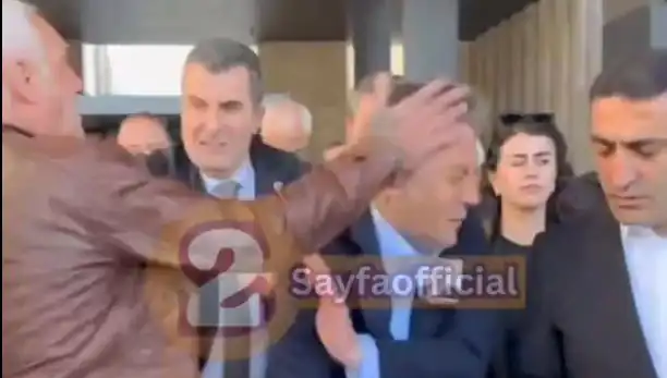 Özgür Özel'e Saldırı: AKM Çıkışında Olaylı Anlar!