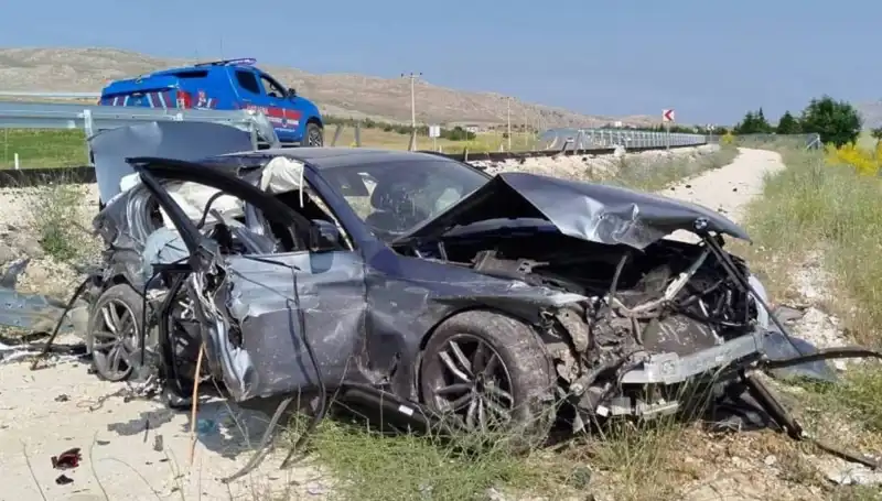 Sivas'ta İki Ayrı Trafik Kazası: 9 Yaralı, Kazanın Nedenleri Neler?