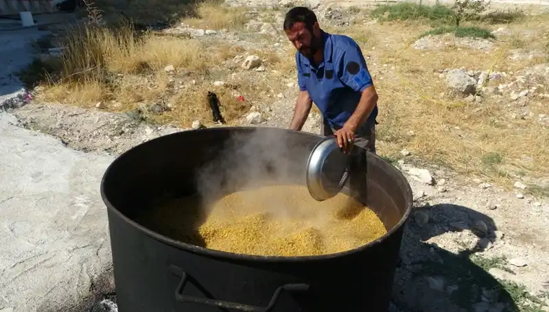 Kazanlar Kaynamaya Başladı: Geleneksel Festivaller için Hazırlıklar Başladı