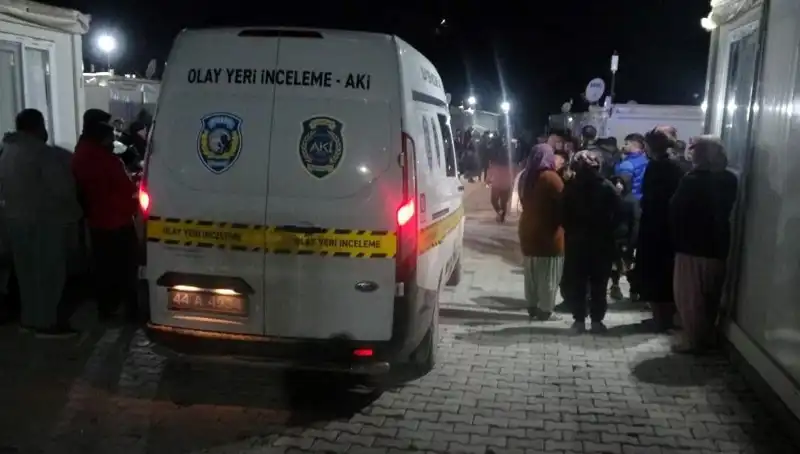 Husumetlilerin Kavgasında Kan Aktı: Sokakta Dehşet Anları!