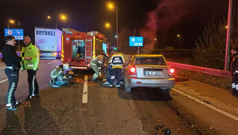 Kamyona Arkadan Çarpan Sürücü Hayatını Kurtarmak İçin Mücadele Ediyor