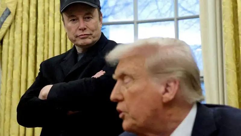 Elon Musk Trump Kabinesinden Ayrıldı: Gelecek için Ne Anlama Geliyor?
