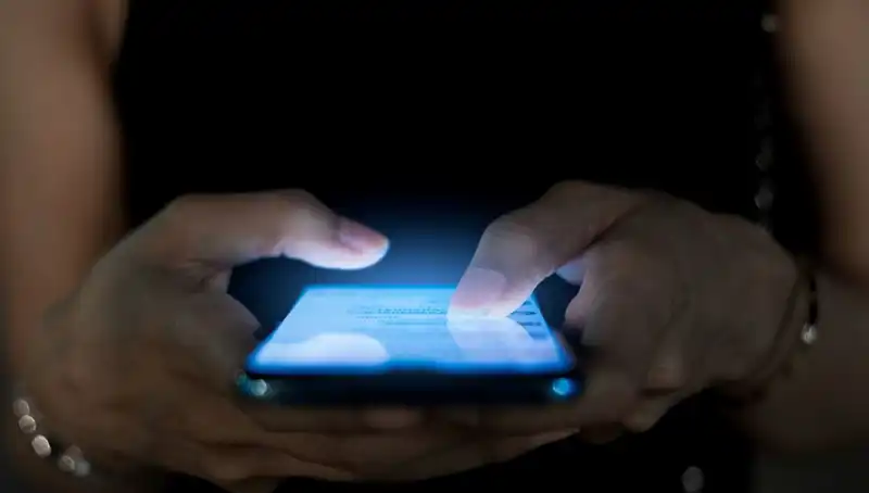 Narsisizm ve Telefon Bağlantısı: Psikologlar Yüzleşmeye Davet Ediyor