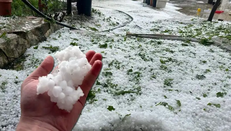 Haziran Ayında Beklenmedik Dolu Olayı: Şehirler Beyaz Bir Halıya Gömüldü