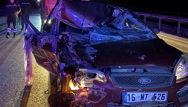 Afyonkarahisar’da Otomobil ve TIR Çarpışmasında 4 Kişi Yaralandı