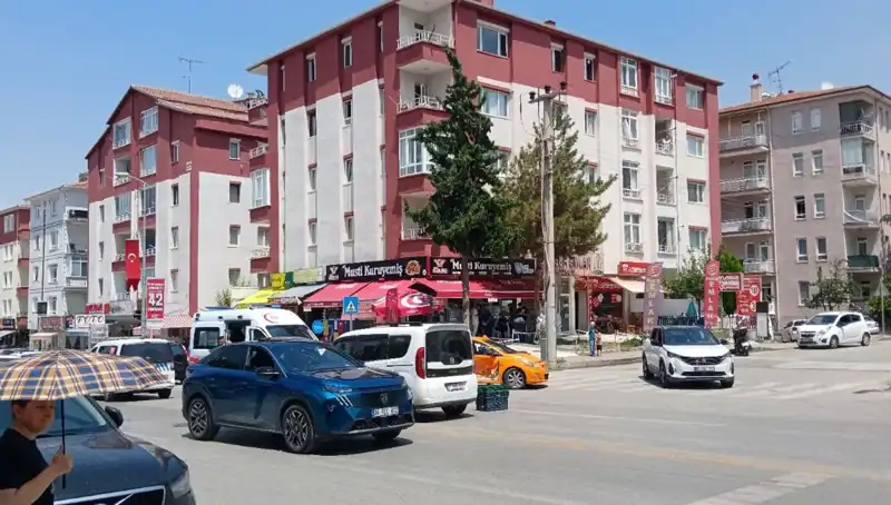 Taksi ve Otomobil Çarpıştı: Olay Yerindeki Şok Edici Manzara