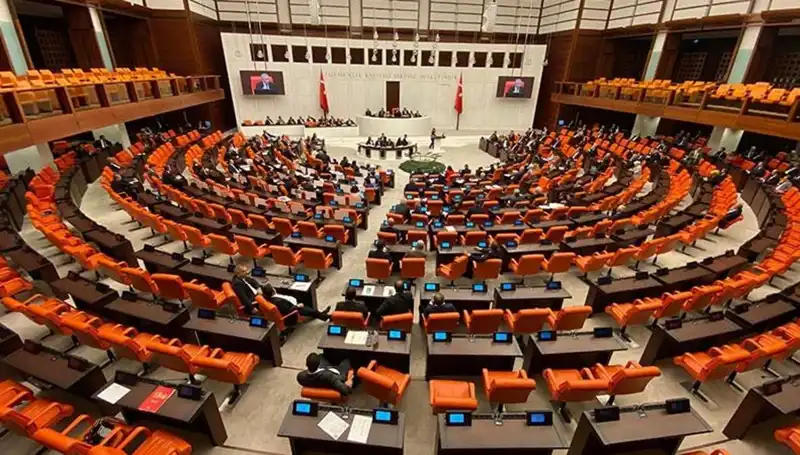 Emekli İkramiyesi 4 Bin TL'ye Çıkacak Teklif TBMM'de Görüşülüyor