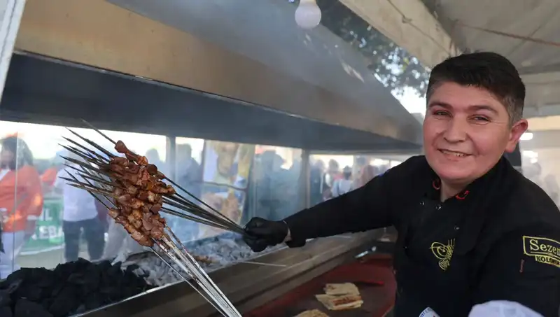 Kozan Karnavalında Yarım Ton Ciğer Tüketildi: Lezzete Doyulmadı!