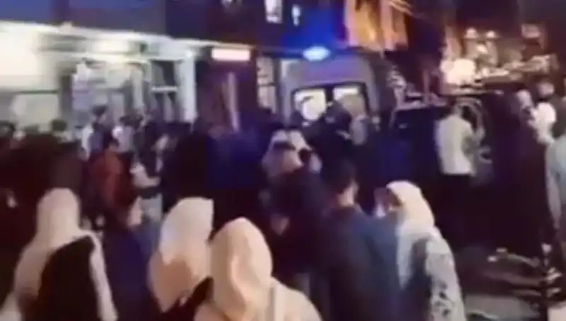 Balkon Macerası Korkunç Sonuçlandı: 14 Yaşındaki Kader Ağır Yaralı