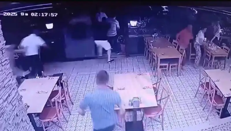 Güvenlik Kamerası, Depremin Anını Anbean Kaydetti!