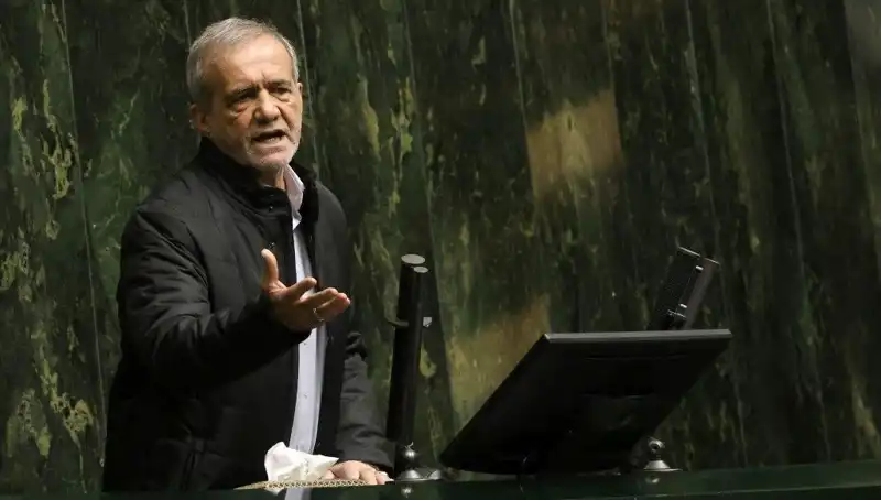 Ekonomik Kriz Ortamında Lüks Gezi: İran Cumhurbaşkanı Yardımcısı Neden Görevden Alındı?