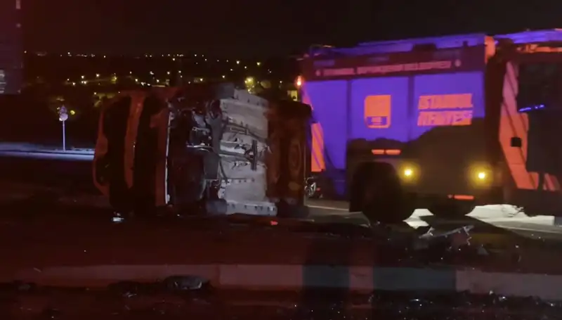 Havalimanı Yolunda Korkunç Kaza: 6 Yaralı ve Takla Atan Araç