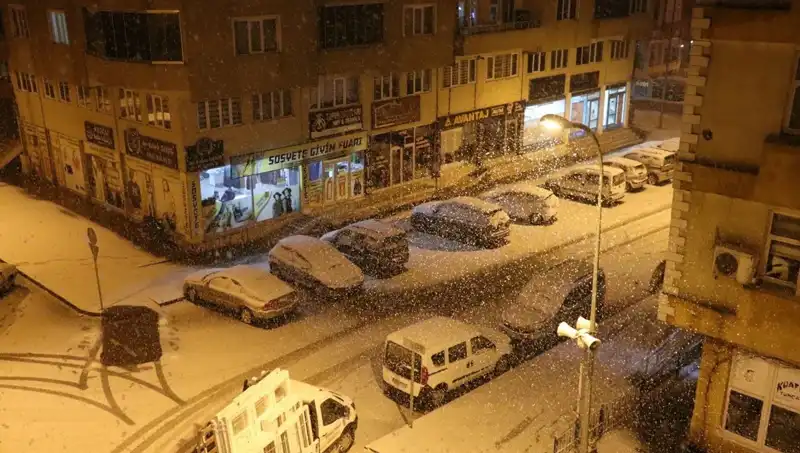 Beklenmedik Doğa Olayı: Bir Günde İki Mevsim Deneyimi Yaşandı