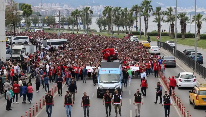 İzmir'de Grev 4. Gününde: Kentteki Hareketlilik Artıyor!