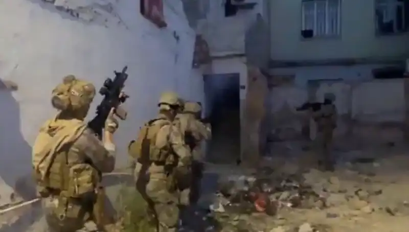 75 İlde Düzenlenen Dev Uyuşturucu Operasyonu: 2 Bin 311 Tutuklama!